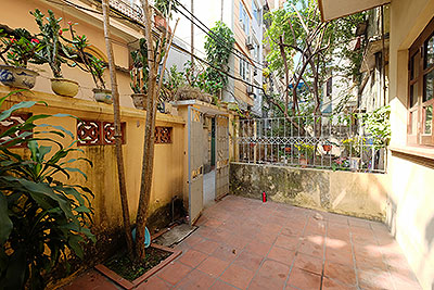 Furnished house with front yard & large terrace in Tay Ho to rent
