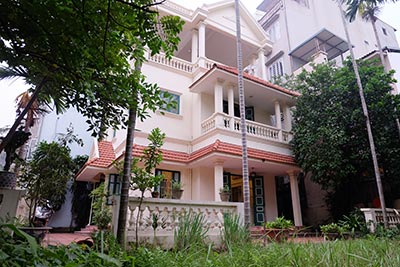 Garden furnished 03 bedroom house to rent in Tay Ho, Hanoi 