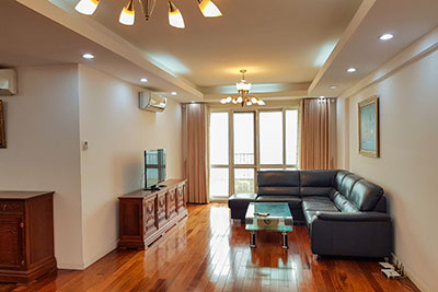 Cho thuê căn hộ P2 tầng cao view sân Golf Ciputra