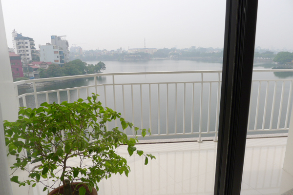 Hanoi | Studio apartment with a large balcony for relaxing by the beautiful lake view 