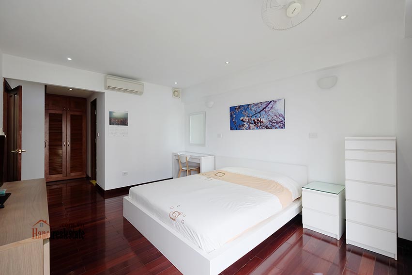 High floor 2-bedroom apartment on Hai Ba Trung Street, Hoan Kiem 9