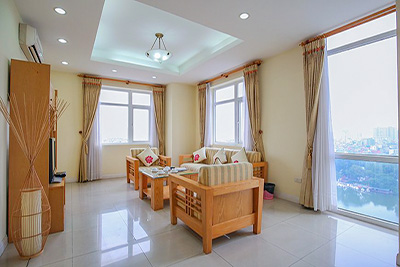 High floor 3 bedroom apartment with lots of sunlight for rent in Kim Ma