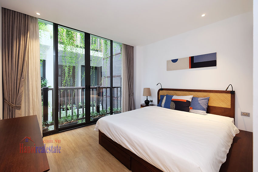 High floor & elegant 2-bedroom apartment to rent in Hoan Kiem 10