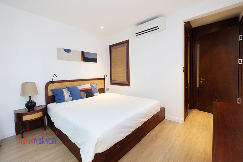 High floor & elegant 2-bedroom apartment to rent in Hoan Kiem 11