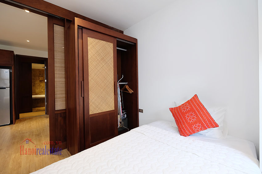 High floor & elegant 2-bedroom apartment to rent in Hoan Kiem 15