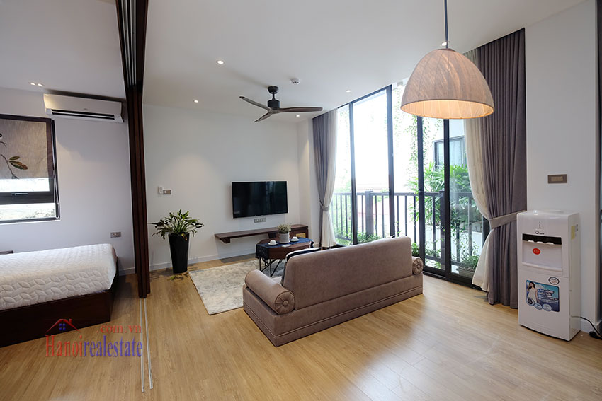 High floor & elegant 2-bedroom apartment to rent in Hoan Kiem 2