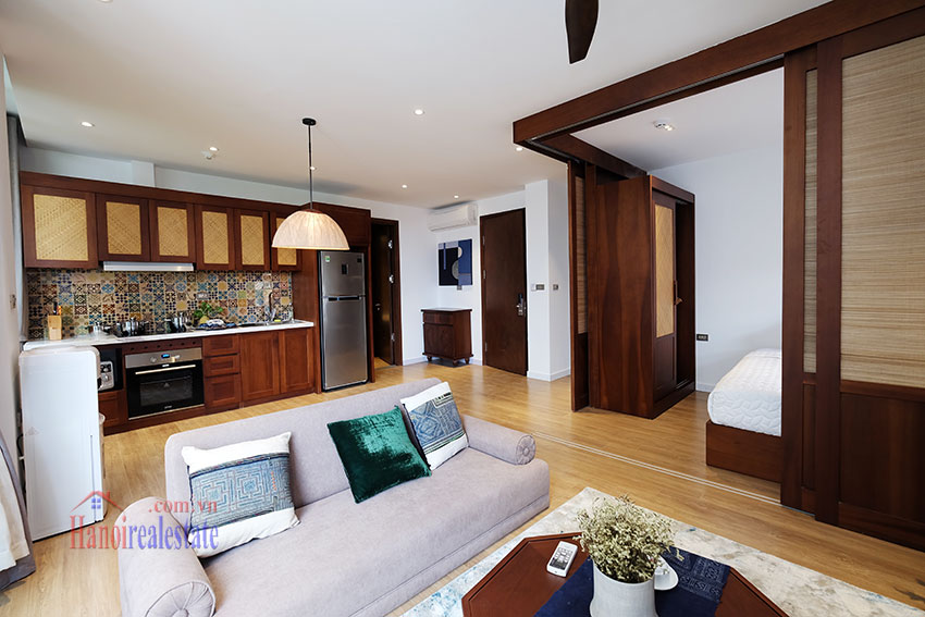 High floor & elegant 2-bedroom apartment to rent in Hoan Kiem 4