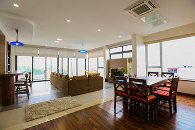 Cho thuê căn hộ 04 phòng ngủ 200m2, view Hồ Tây, ban công siêu rộng, đầy đủ đồ tại quận Tây Hồ