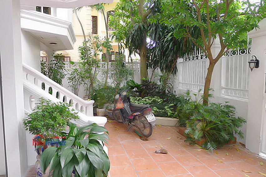 House for rent in Dang Thai Mai street with nice garden, bright and airy 3