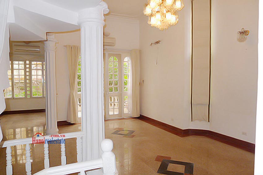 House for rent in Dang Thai Mai street with nice garden, bright and airy 6