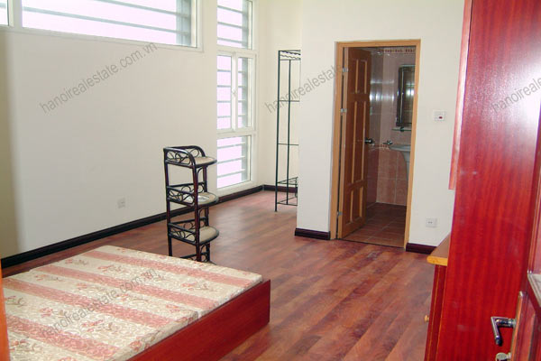 House for rent in Hai Ba Trung Hanoi with nice garden, furnished 12