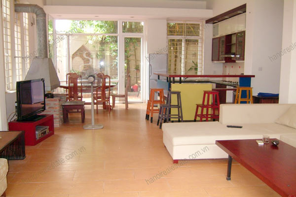 House for rent in Hai Ba Trung Hanoi with nice garden, furnished 5