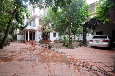 Huge garden & unfurnished Villa on To Ngoc Van, Tay Ho