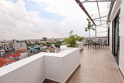 Cho thuê căn hộ 100m2, 02 phòng ngủ, giá rẻ tại đường Trịnh Công Sơn, quận Tây Hồ