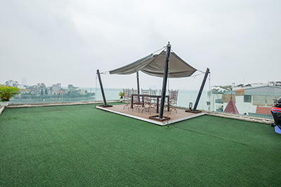 Cho thuê căn hộ 01 phòng ngủ, 150m2, tầng cao, view Hồ Tây tại phố Quảng An, Quận Tây Hồ