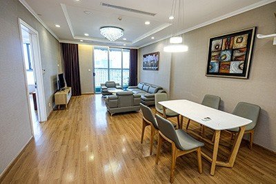 Lake view 3 bedroom apartment for rent in Vinhomes Nguyen Chi Thanh, Ba Dinh