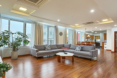 Cho thuê căn hộ 4 phòng ngủ view hồ tại Quảng Khánh, nhiều ánh sáng tự nhiên