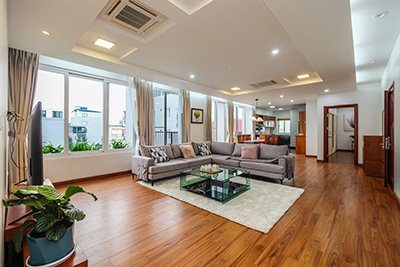 Cho thuê căn hộ 4 phòng ngủ, rộng 200m2, 3 mặt thoáng, cao cấp, hiện đại tại đường Quảng Khánh, Hà Nội
