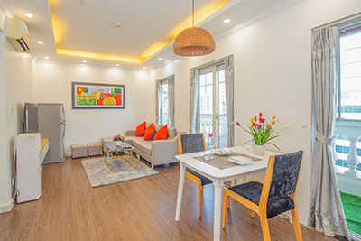 Cho thuê căn hộ view hồ 1 phòng ngủ Đào Tấn, Ba Đình