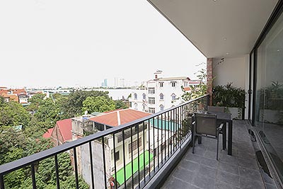 Cho thuê căn hộ hiện đại view hồ Tây, 02 phòng ngủ, có ban công