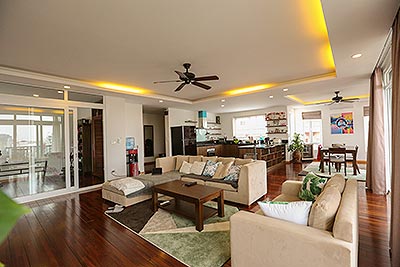 Căn hộ cao cấp quận Tây Hồ: 200m2, 03 phòng ngủ, view Hồ Tây, ban công rộng, đầy đủ đồ