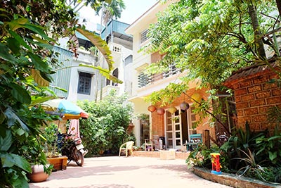 Large garden 04-bedroom house for rent in the heart of Tay Ho 