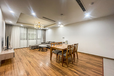 Cho thuê căn hộ 2 phòng ngủ rộng, hiện đại, mặt phố Từ Hoa, Hà Nội