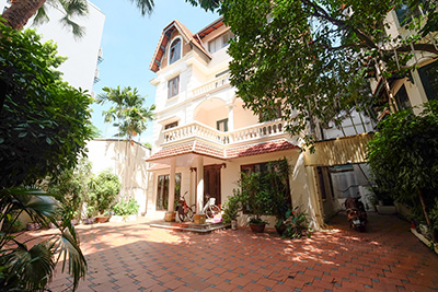 Large outdooor space 4 bedroom house for rent in To Ngoc Van