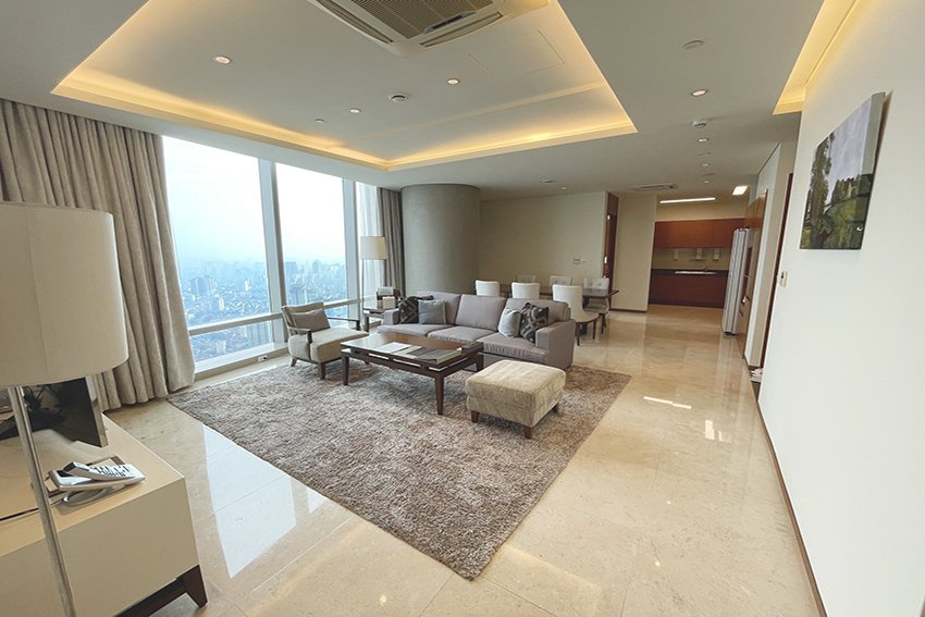 Lotte Residence: Incredible City and Sky view from a gorgeous 4-bedroom apartment