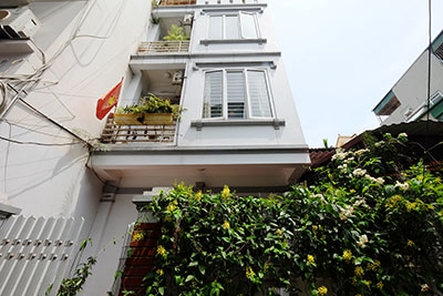 Lovely 4-bedroom house with rooftop terraces in Tay Ho to rent