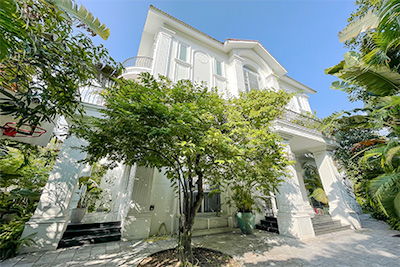 Luxury 3-Bedroom Villa for Rent in Vinhomes Riverside – River View & Large Garden