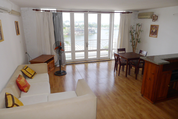 Luxury one bedroom apartment overlooking Truc Bach lake for lease