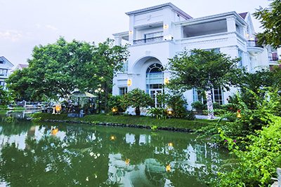 Luxury Corner Riverside Villa with large garden rental in Vinhomes Long Bien