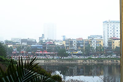 Cho thuê căn hộ 1 phòng ngủ sang trọng mặt hồ tại quận Ba Đình, Hà Nội