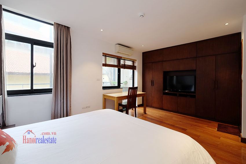 Modern 02-bedroom Apartment with balcony in Truc Bach 14