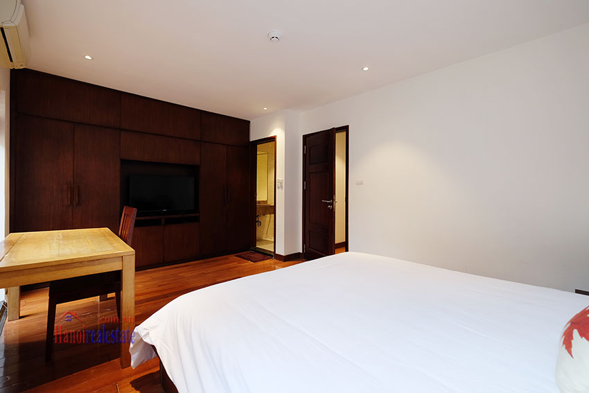 Modern 02-bedroom Apartment with balcony in Truc Bach 15