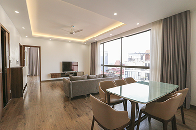 Cho thuê căn hộ 3 phòng ngủ tại đường Đặng Thai Mai, rộng 120m2, đủ đồ, hiện đại