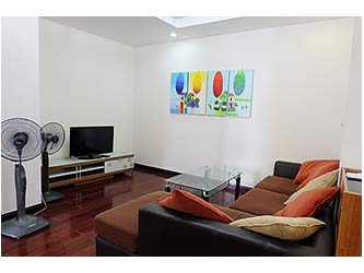 Modern fully furnished 03BRs apartment for rent at Royal City, good view