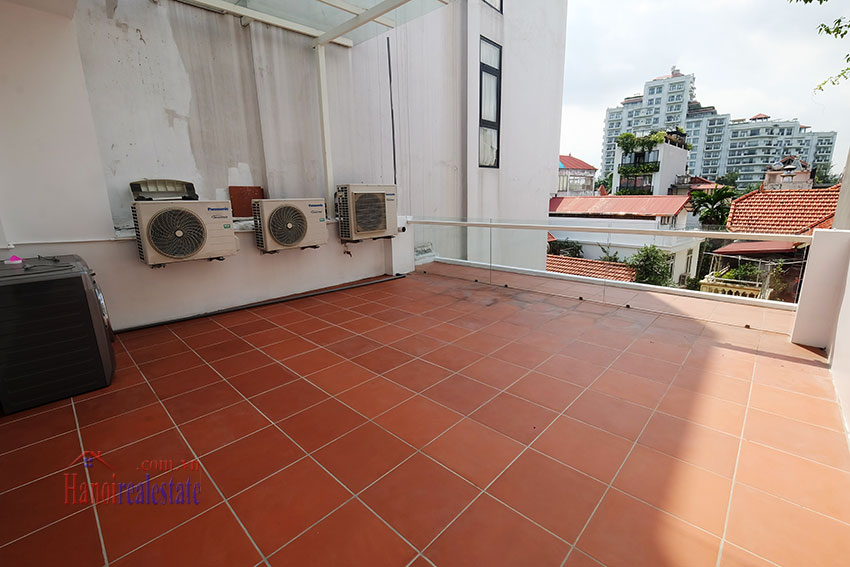 Modern house 4 bedroom house with front courtyard on Dang Thai Mai 28