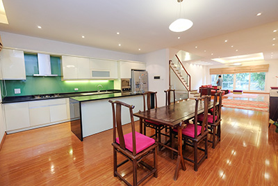 Cho thuê nhà Hiện Đại Tây Hồ 4 phòng ngủ, có sân vườn tại Đặng Thai Mai