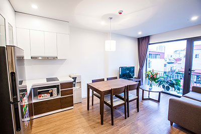 Cho thuê căn hộ 02 phòng ngủ 80m2, nội thất kiểu Nhật, bồn tắm nằm tại Phan Kế Bính