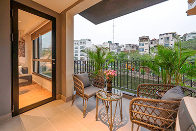 Cho thuê căn hộ Trúc Bạch 2 phòng ngủ view hồ phố Lạc Chính, Hà Nộieet