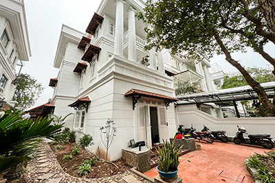 Newly renovated spacious 5 bedroom villa for rent in C ciputra block opposite UNIS school