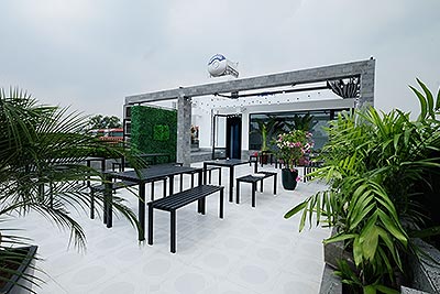 Nice terrace studio apartment in Tay Ho, Lac Long Quan street