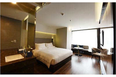 Novotel Suites Hanoi: Elegant studio room with amazing city view