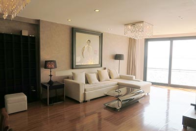 Modern 02 bedroom apartment overlooking West lake in Tay Ho, Hanoi