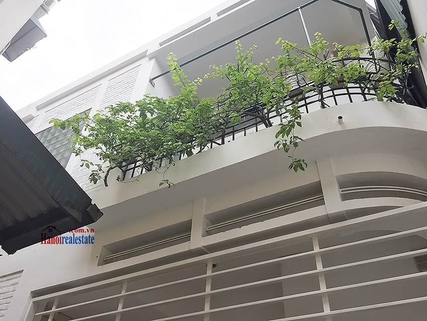 Partly furnished house for rent in Hai Ba Trung, 03BRs and big terrace 1