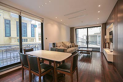 Cho thuê căn hộ 2 phòng ngủ, hiện đại, ban công rộng gần Intercontinental Hà Nội