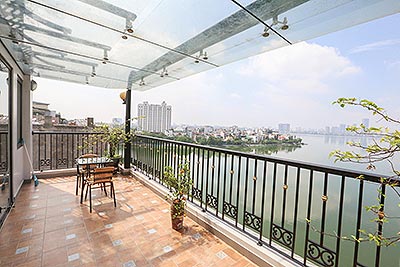 Cho thuê căn hộ 02 phòng ngủ ở Tây Hồ: cao cấp, view đẹp, có phòng tập gym miễn phí