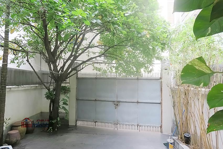 Semi furnished 03 bedroom house to let in Hai Ba Trung with nice courtyard 1